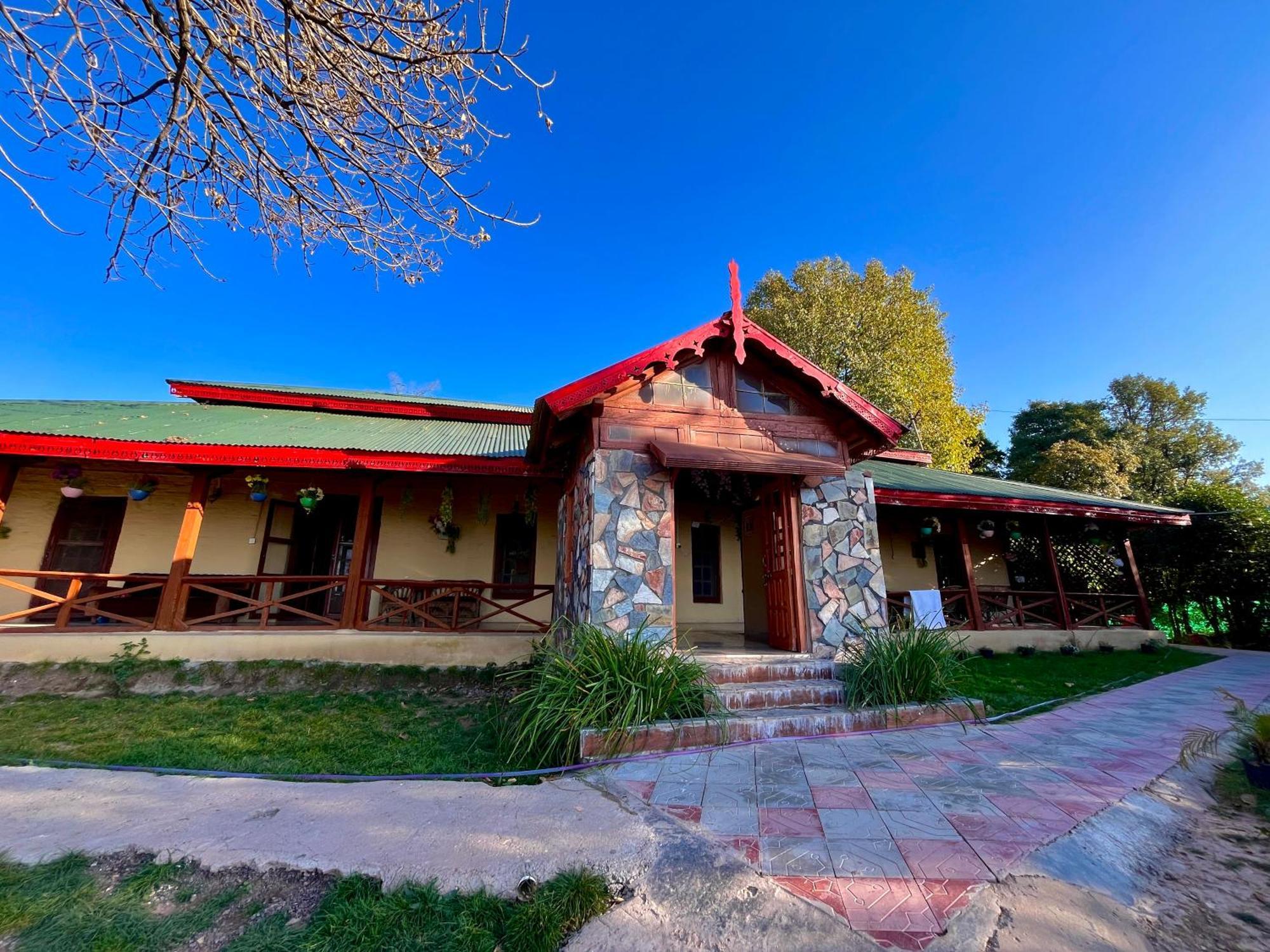 Misty Peaks Resort Murree Buitenkant foto