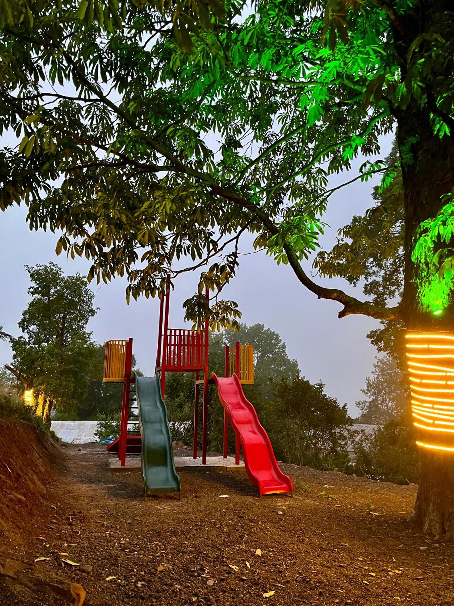 Misty Peaks Resort Murree Buitenkant foto